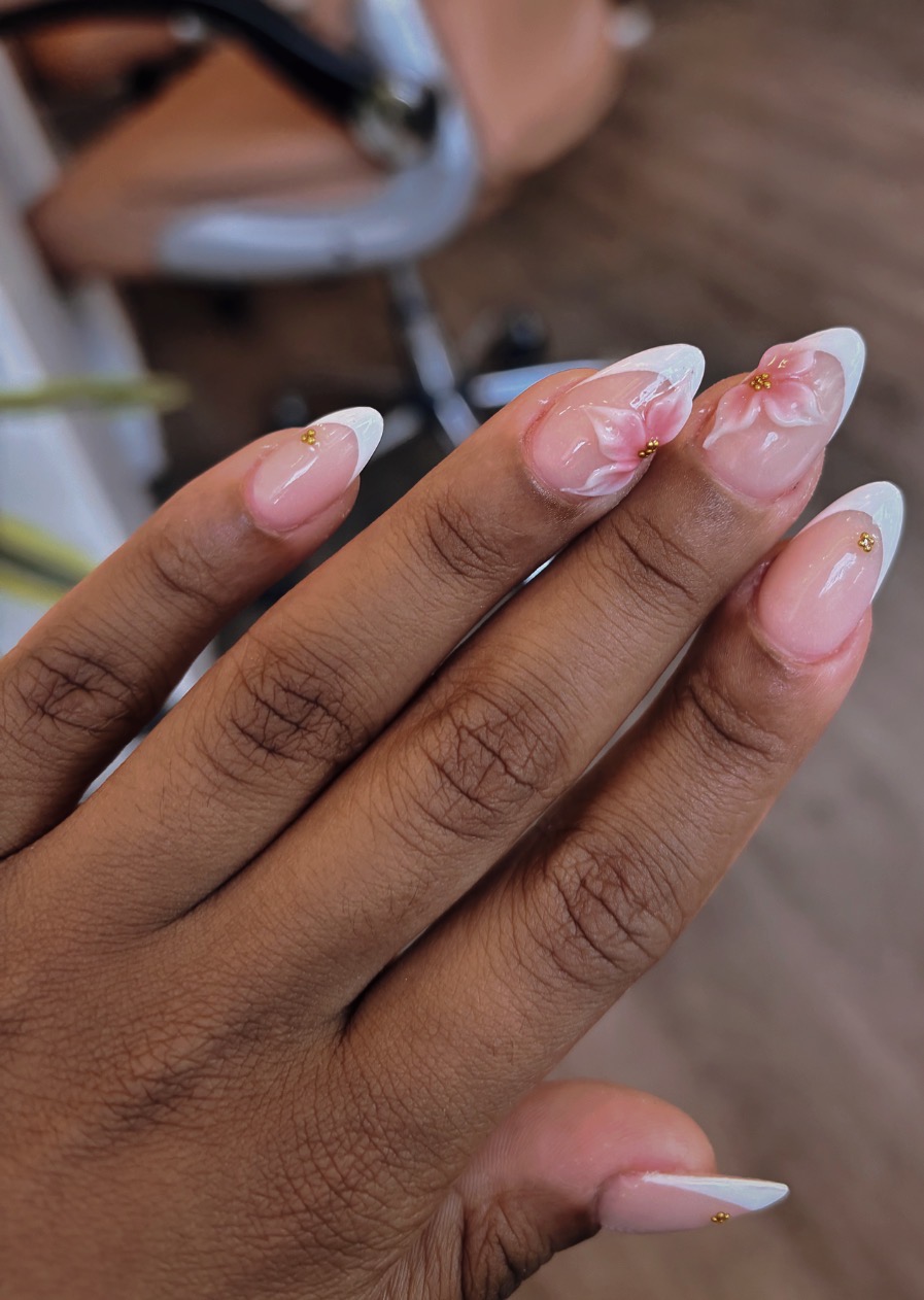 Vivian's Nails Salon showcase
